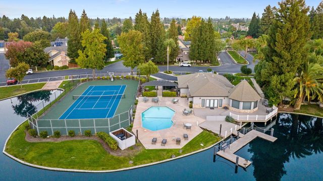 5614 W Prospect Drive, Visalia, CA 93291