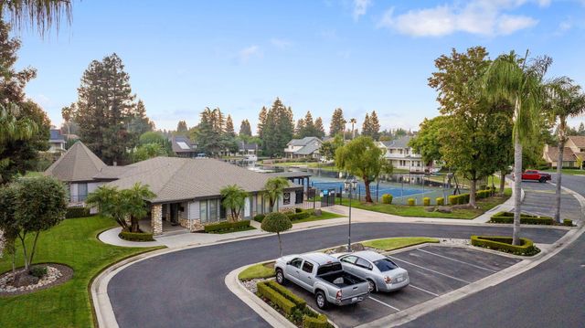 5614 W Prospect Drive, Visalia, CA 93291