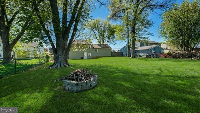 808 MEARNS RD, Warminster, PA 18974