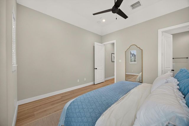 5359 Creekmont Oaks Lane, Houston, TX 77091