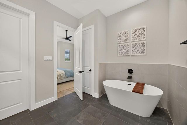 5359 Creekmont Oaks Lane, Houston, TX 77091