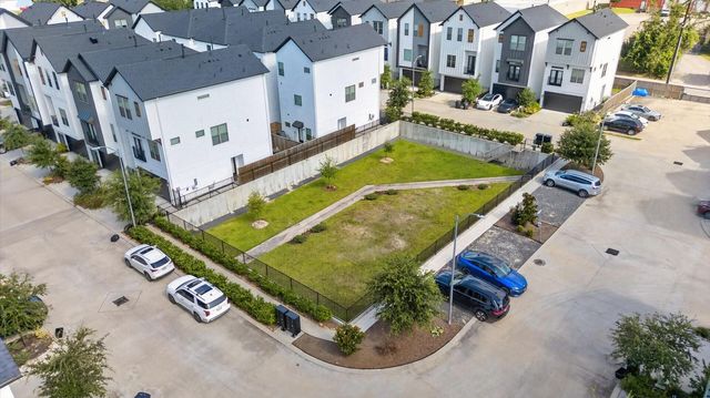 5359 Creekmont Oaks Lane, Houston, TX 77091