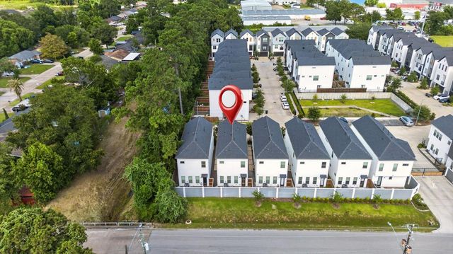 5359 Creekmont Oaks Lane, Houston, TX 77091
