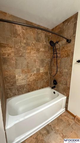 717 Leprechaun Lane, Papillion, NE 68046