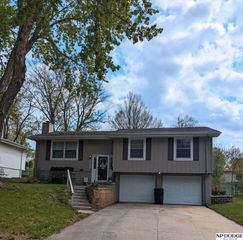 717 Leprechaun Lane, Papillion, NE 68046