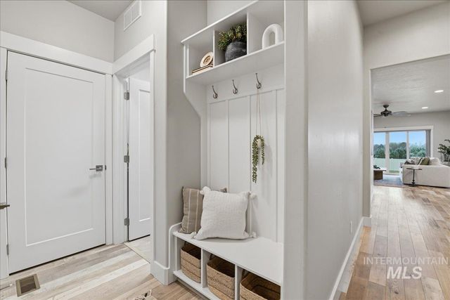 7691 W Hill Rd, Boise, ID 83714