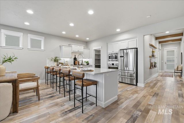 7691 W Hill Rd, Boise, ID 83714