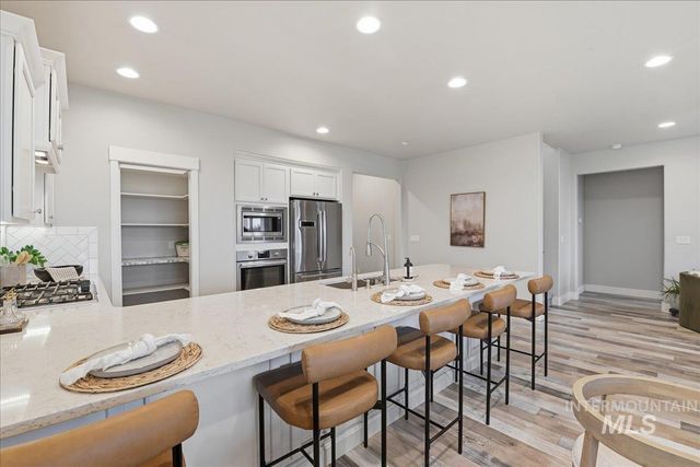 7691 W Hill Rd, Boise, ID 83714