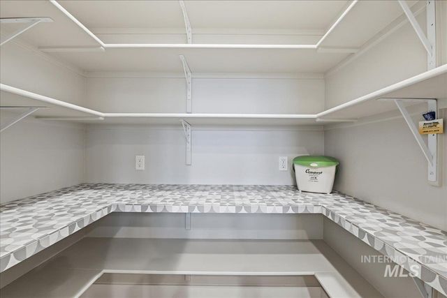 7691 W Hill Rd, Boise, ID 83714