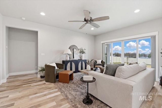 7691 W Hill Rd, Boise, ID 83714