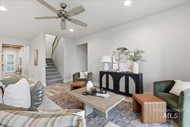 7691 W Hill Rd, Boise, ID 83714