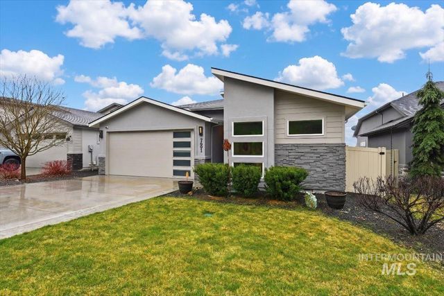 7691 W Hill Rd, Boise, ID 83714