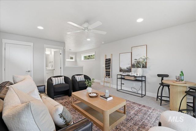 7691 W Hill Rd, Boise, ID 83714