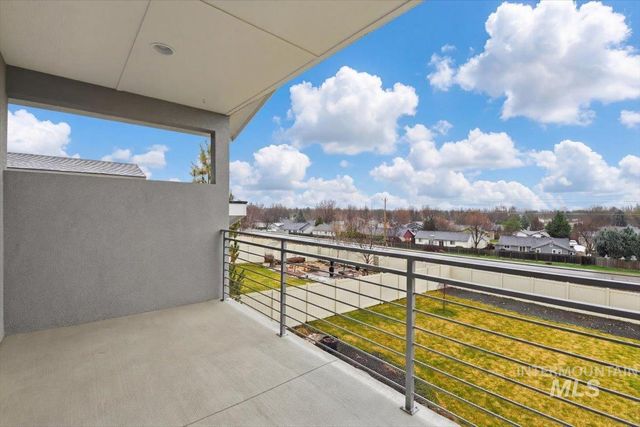 7691 W Hill Rd, Boise, ID 83714