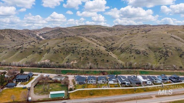 7691 W Hill Rd, Boise, ID 83714