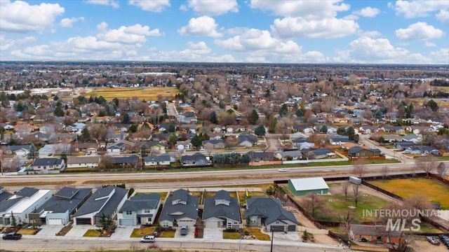 7691 W Hill Rd, Boise, ID 83714