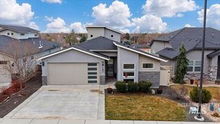 7691 W Hill Rd, Boise, ID 83714