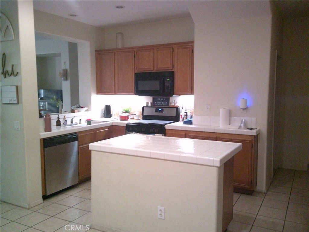 Image 10 of property listing at 27959 Cactus B, Moreno Valley, CA 92555