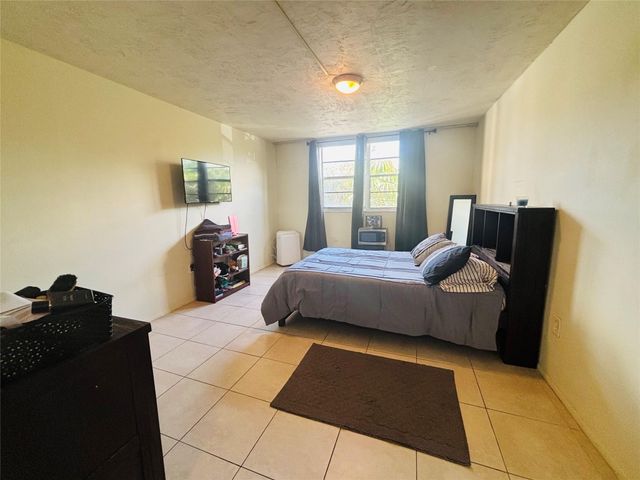 7300 NW 17th Street 202, Plantation, FL 33313