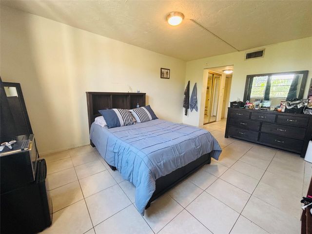 7300 NW 17th Street 202, Plantation, FL 33313
