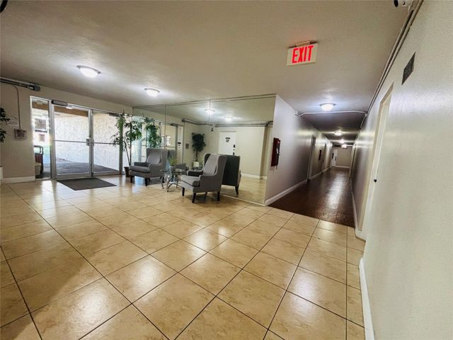 7300 NW 17th Street 202, Plantation, FL 33313