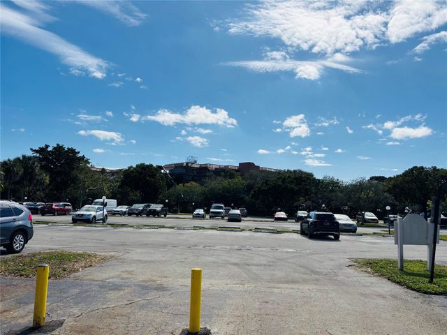 7300 NW 17th Street 202, Plantation, FL 33313