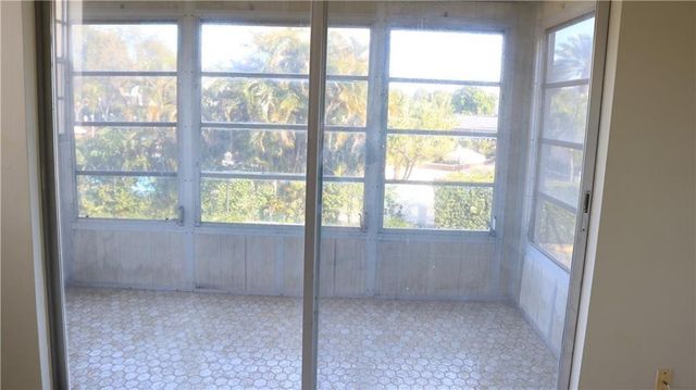 7300 NW 17th Street 202, Plantation, FL 33313