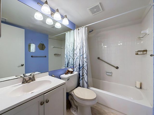6219 Coral Lake Drive 207, Margate, FL 33063
