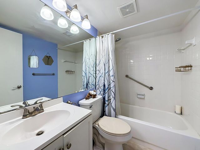 6219 Coral Lake Drive 207, Margate, FL 33063