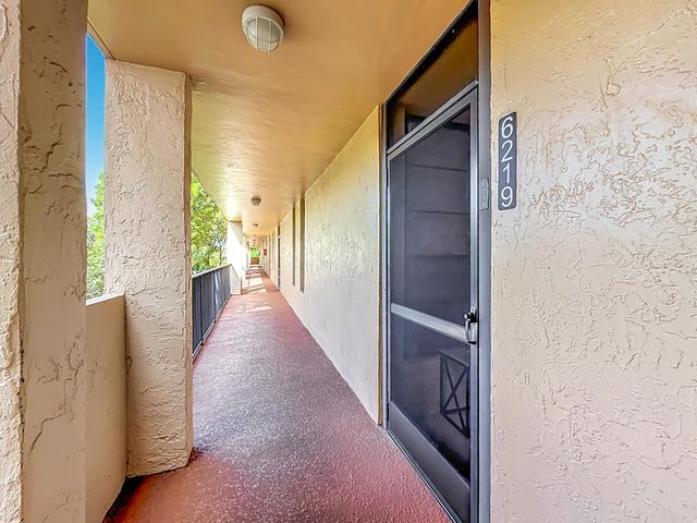 6219 Coral Lake Drive 207, Margate, FL 33063