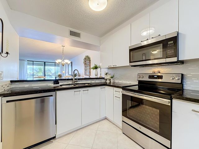 6219 Coral Lake Drive 207, Margate, FL 33063