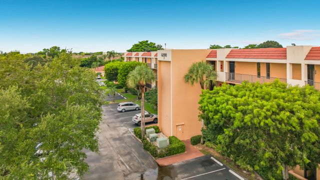 6219 Coral Lake Drive 207, Margate, FL 33063
