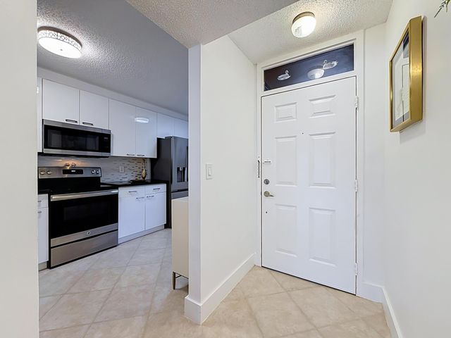 6219 Coral Lake Drive 207, Margate, FL 33063