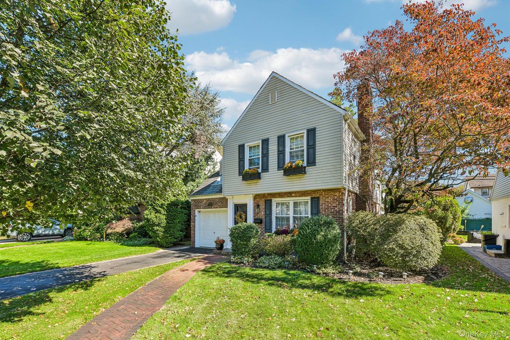 20 Revere Drive E, Floral Park, NY 11001 — photo 3