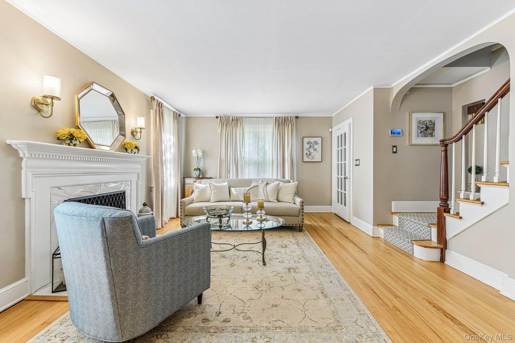 20 Revere Drive E, Floral Park, NY 11001 — photo 4