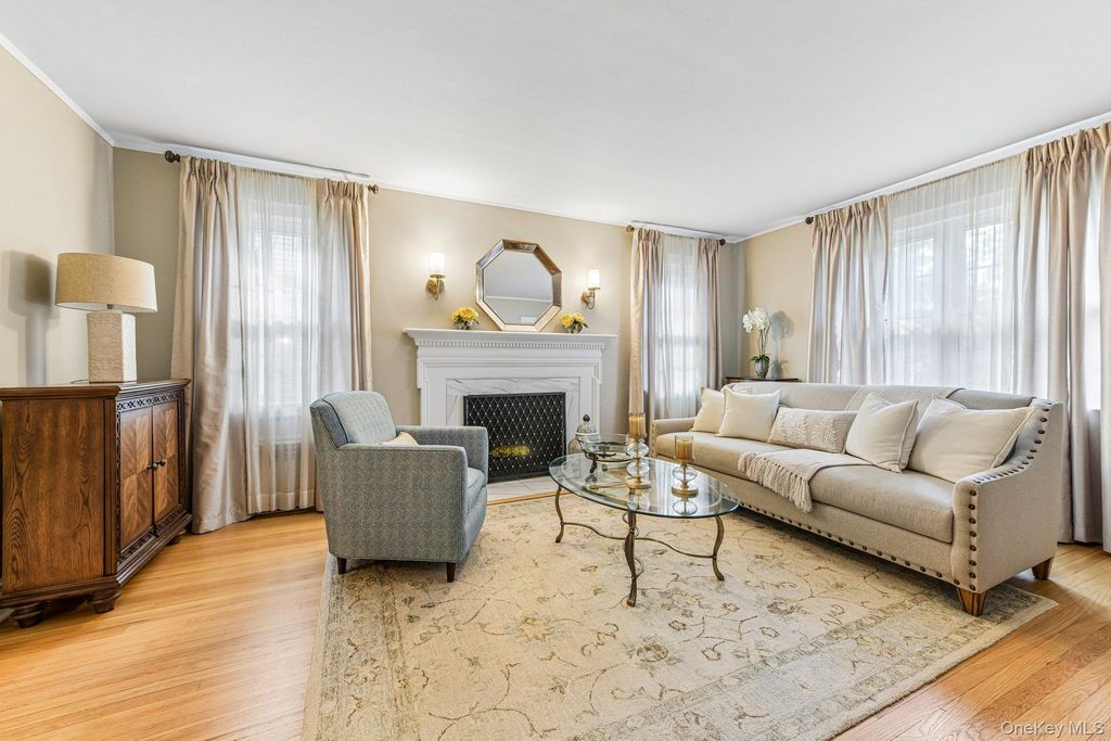 20 Revere Drive E, Floral Park, NY 11001 — photo 5