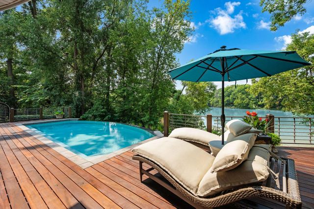 15 Queensland Lane N, Plymouth, MN 55447