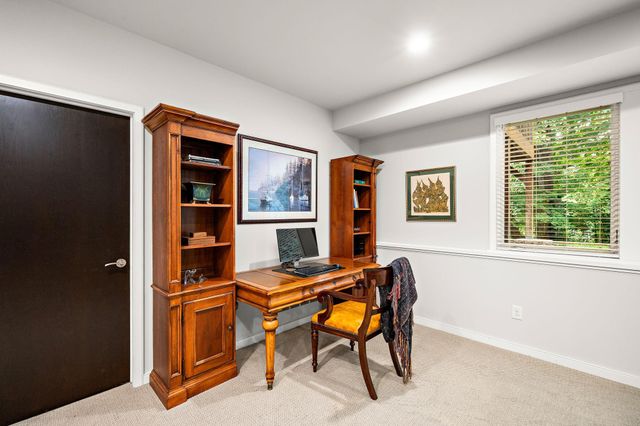 15 Queensland Lane N, Plymouth, MN 55447