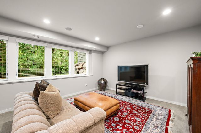 15 Queensland Lane N, Plymouth, MN 55447