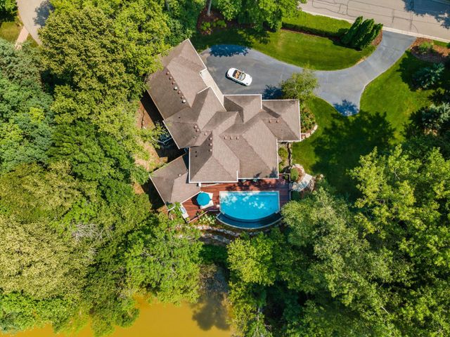 15 Queensland Lane N, Plymouth, MN 55447