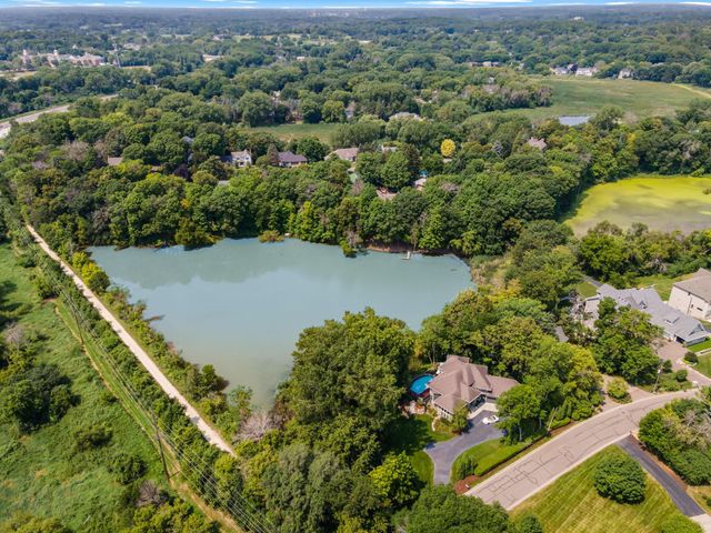15 Queensland Lane N, Plymouth, MN 55447