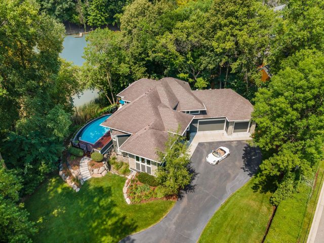 15 Queensland Lane N, Plymouth, MN 55447
