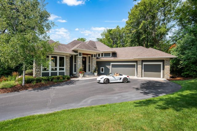 15 Queensland Lane N, Plymouth, MN 55447