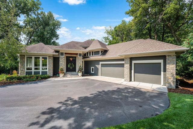 15 Queensland Lane N, Plymouth, MN 55447