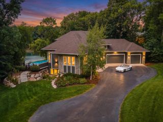 15 Queensland Lane N, Plymouth, MN 55447