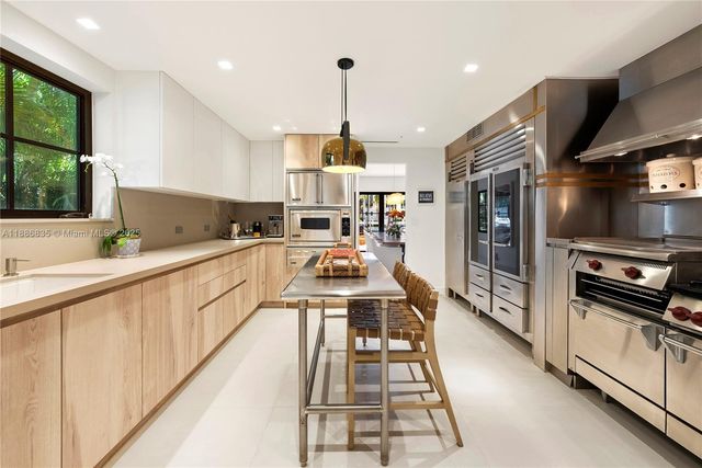 6065 Pine Tree Dr, Miami Beach, FL 33140