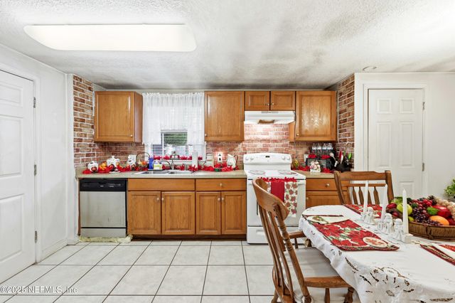 7047 DELISLE Drive, Jacksonville, FL 32244