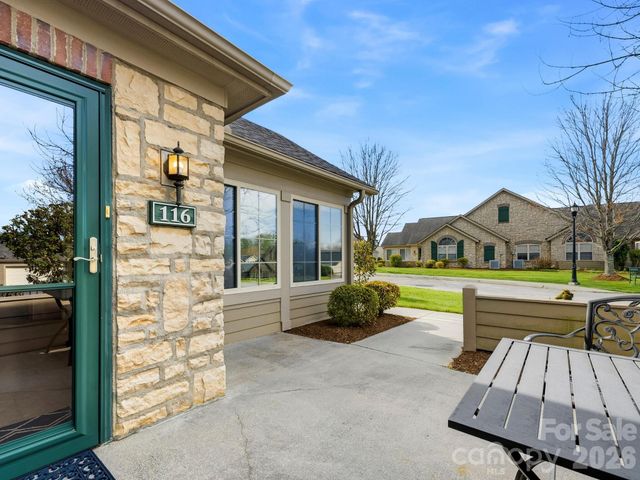 116 Summerfield Place, Flat Rock, NC 28731