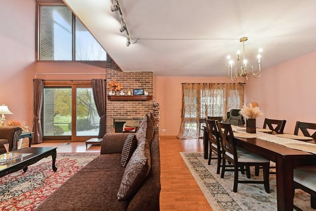 351 S Dominion Drive, Wood Dale, IL 60191