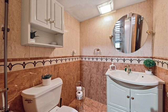 351 S Dominion Drive, Wood Dale, IL 60191